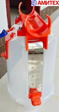 Дозатор объемом 6л, включая задвижку, отверстие для чистки (ввода медикаментов), скоба крепления информации, опуск  оцинк. 70 мм внутри, 75 мм снаружи