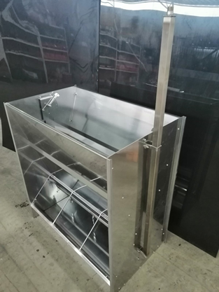 Кормовой аппарат ящичного типа для свиней 600*800*1000 с увлажнением в кормушке