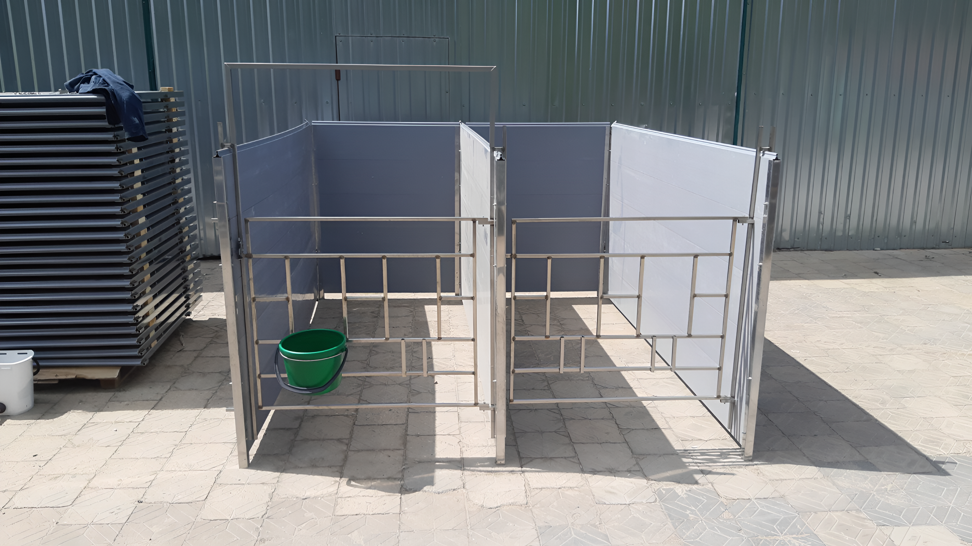 Бокс 2200х1100х1100мм из ПВХ панелей