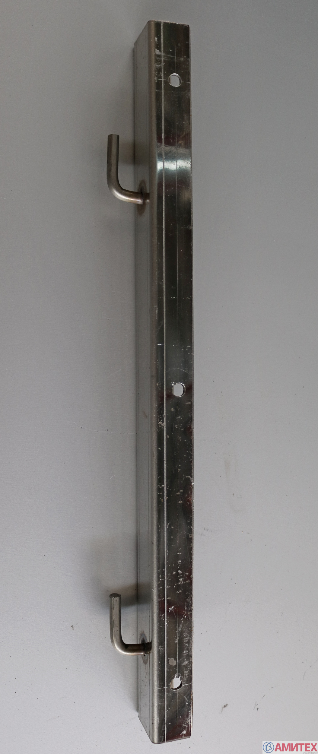 Стойка дверная с крюками 750 мм