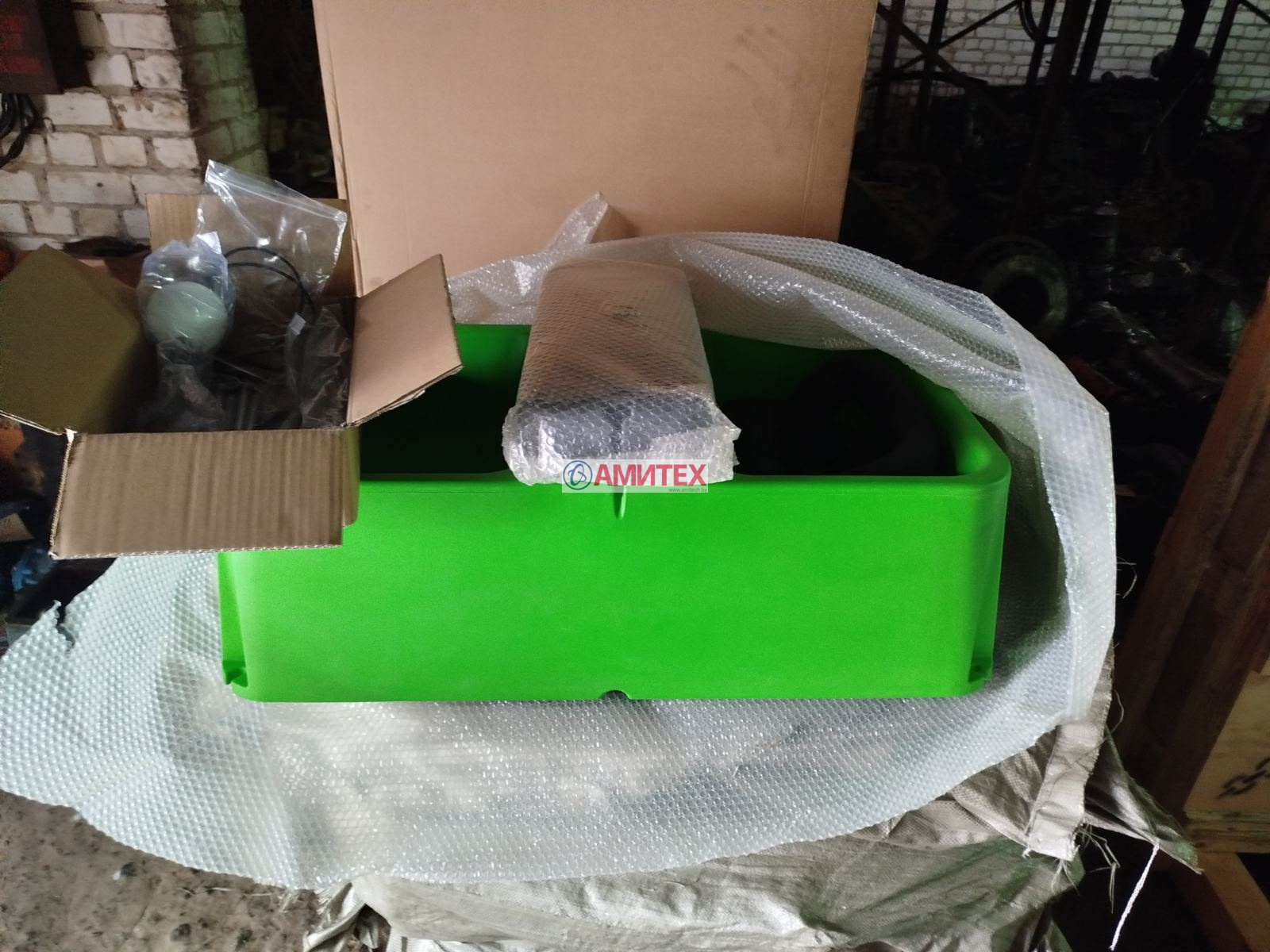 Поилка пластиковая с подогревом 1000х560х400мм 45л.